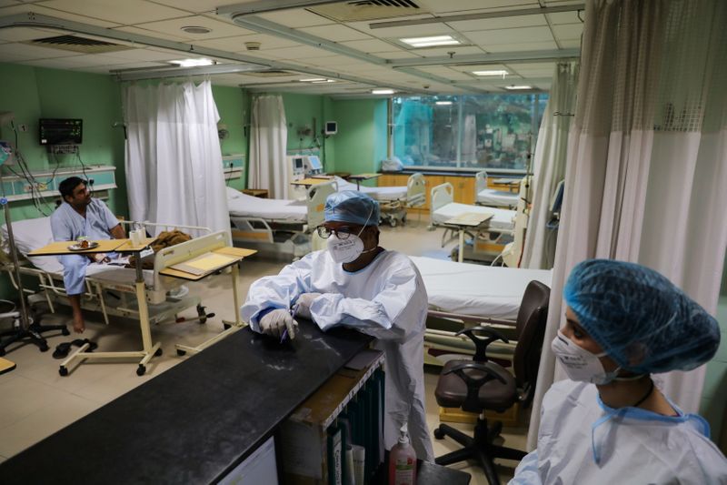 &copy; Reuters. FILE PHOTO: Healthcare workers are seen inside a ward for the coronavirus disease (COVID-19) patients at Sir Ganga Ram Hospital in New Delhi, September 3, 2021. Picture taken on September 3, 2021. REUTERS/Anushree Fadnavis