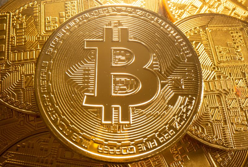 &copy; Reuters. FILE PHOTO: A representation of cryptocurrency Bitcoin is seen in this illustration taken August 6, 2021. REUTERS/Dado Ruvic/Illustration/File Photo/File Photo/File Photo/File Photo