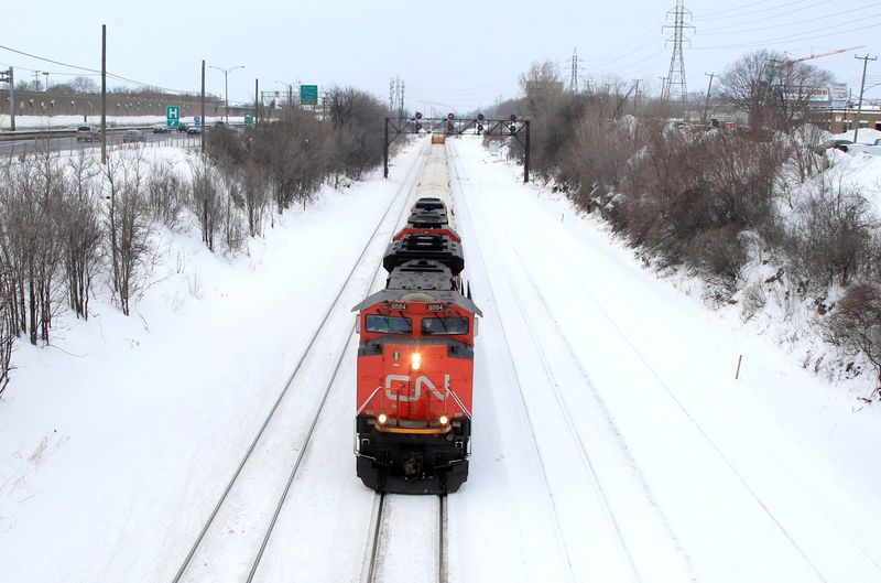 &copy; Reuters. FILE PHOTO: A Canadian National Railway train travels eastward on a track in Montreal, February 22, 2015. REUTERS/Christinne Muschi/File Photo