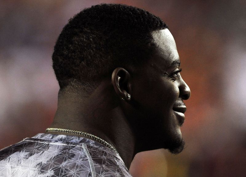 &copy; Reuters. FILE PHOTO: Injured Washington Redskins running back Clinton Portis watches his teammates warm up before their NFL football game against the Indianapolis Colts in Landover, Maryland, October 17, 2010.  REUTERS/Jonathan Ernst