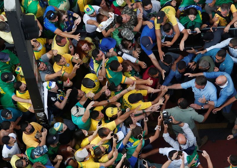 &copy; Reuters. Presidente Jair Bolsonaro cumprimenta apoiadores durante ato em São Paulo
07/09/2021
REUTERS/Amanda Perobelli