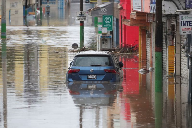 &copy; Reuters. Des inondations ont fait 17 morts, la plupart des malades atteints du COVID-19, dans un hôpital de l'État d'Hidalgo, dans le centre du Mexique, après que des pluies torrentielles ont fait sortir la rivière Tula de son lit, ont déclaré mardi les auto