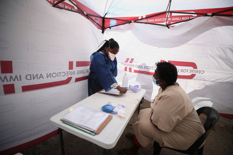 © Reuters. Des centaines de milliers de personnes mourront de la tuberculose après les perturbations causées par l'épidémie de coronavirus dans les pays les plus pauvres, a annoncé le Fonds mondial, une organisation qui lutte contre le sida, la tuberculose et le paludisme. /Photo prise le 26 mars 2021/REUTERS/Mike Hutchings