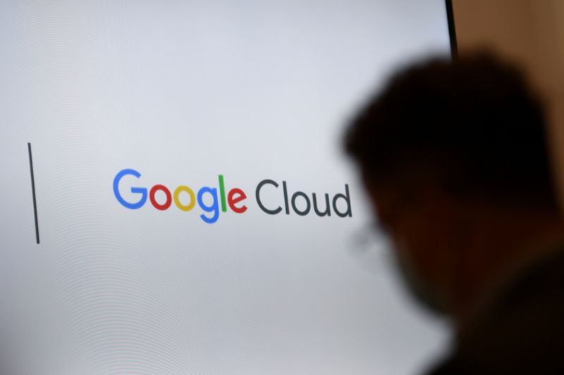 &copy; Reuters. FILE PHOTO: A screen with a Google Cloud logo is pictured during Google's presentation of a detailed investment plan for Germany outside the Google office in Berlin, Germany, August 31, 2021.  REUTERS/Annegret Hilse/File Photo