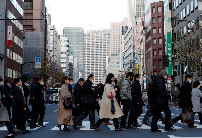 &copy; Reuters. Pedestres em distrito empresarial de Tóquio
07/01/ 2021. 
REUTERS/Kim Kyung-Hoon/File Photo