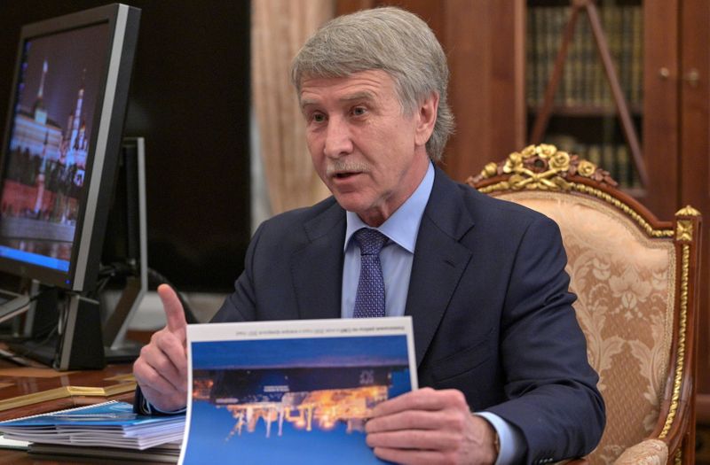 © Reuters. FILE PHOTO: Chief Executive Officer of Novatek company Leonid Mikhelson attends a meeting with Russian President Vladimir Putin in Moscow, Russia May 17, 2021. Sputnik/Alexei Druzhinin/Kremlin via REUTERS  ATTENTION EDITORS - THIS IMAGE WAS PROVIDED BY A THIRD PARTY./File Photo