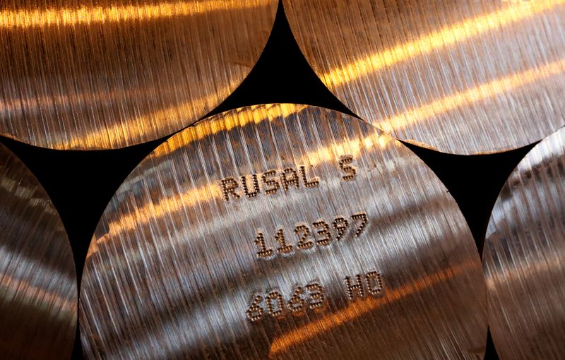 &copy; Reuters. Marked cylindrical aluminium ingots are seen stored at the foundry shop of the Rusal Sayanogorsk aluminium smelter outside the Siberian town of Sayanogorsk, Russia, March 15, 2017. Picture taken March 15, 2017. REUTERS/Ilya Naymushin