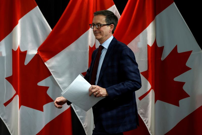 © Reuters. FILE PHOTO: Bank of Canada Governor Tiff Macklem arrives to a news conference in Ottawa, Ontario, Canada December 15, 2020. REUTERS/Blair Gable