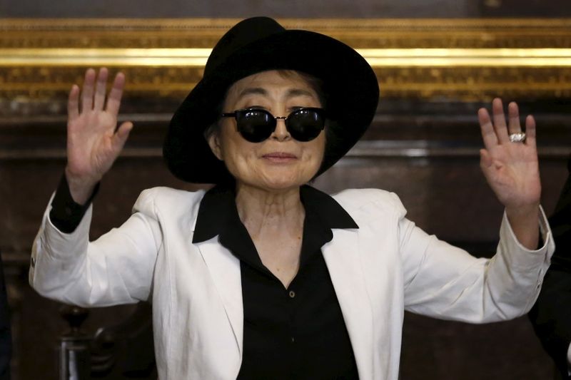 &copy; Reuters. Yoko Ono na Cidade do México
03/02/2016 REUTERS/Edgard Garrido