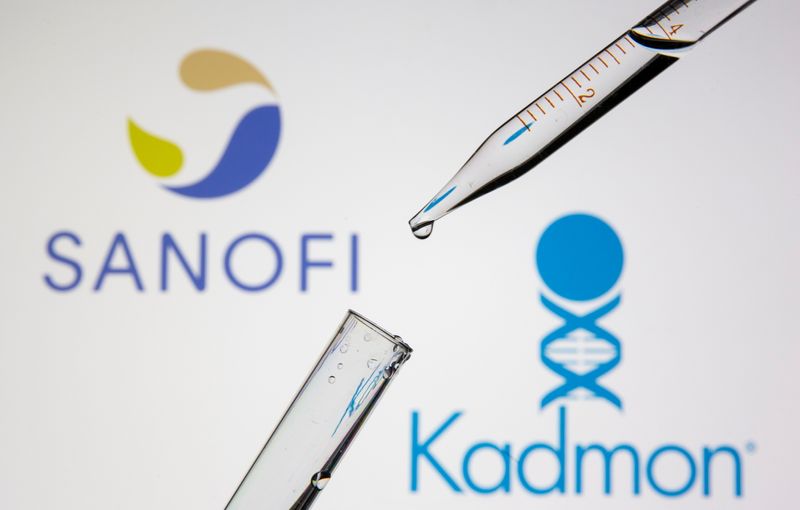 © Reuters. Test tubes are seen in front of displayed Sanofi and Kadmon logos in this illustration taken September 8, 2021. REUTERS/Dado Ruvic/Illustration