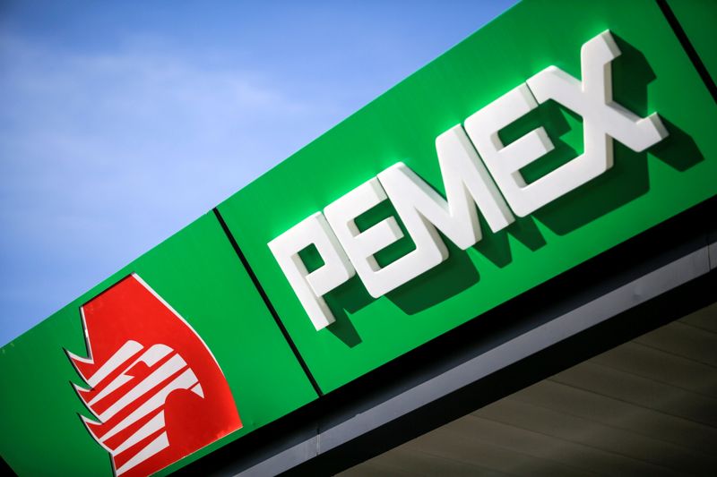 © Reuters. FILE PHOTO: The logo of Mexican state oil company Petroleos Mexicanos (Pemex) is pictured at a gas station in Ciudad Juarez, Mexico February 27, 2020. REUTERS/Jose Luis Gonzalez//File Photo