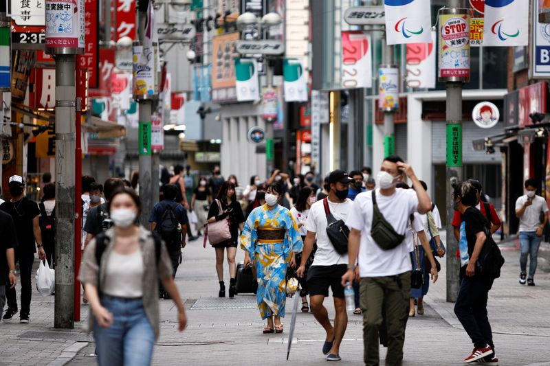 &copy; Reuters. FILE PHOTO: People walk in Shibuya shopping area, during a state of emergency amid the coronavirus disease (COVID-19) outbreak in Tokyo, Japan August 29, 2021. REUTERS/Androniki?Christodoulou