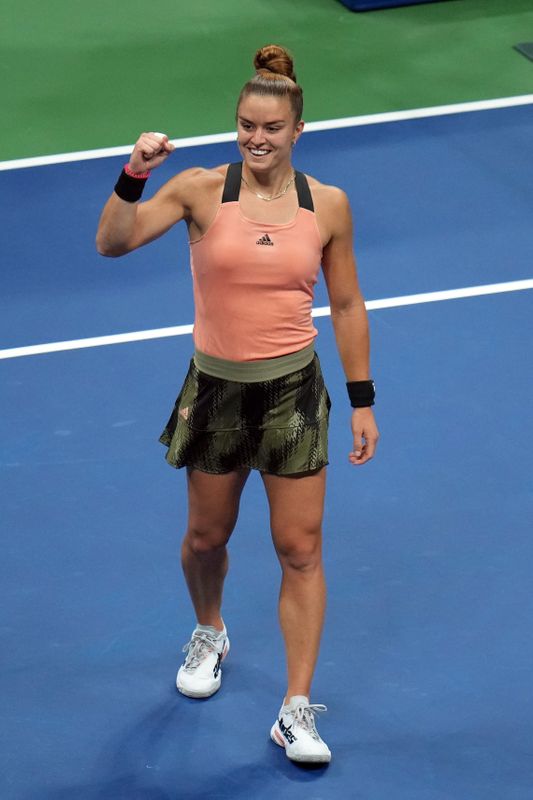 &copy; Reuters. لاعبة التنس اليونانية ماريا ساكاري تحتفل بفوزها على اللاعبة التشيكية كارولينا بليسكوفا في بطولة أمريكا المفتوحة للتنس ليل الأربعاء. صورة ل