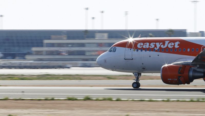 &copy; Reuters. An EasyJet airliner lands at Son Sant Joan airport in Palma de Mallorca, ahead of Easter celebrations, Spain, April 1, 2021. REUTERS/Enrique Calvo