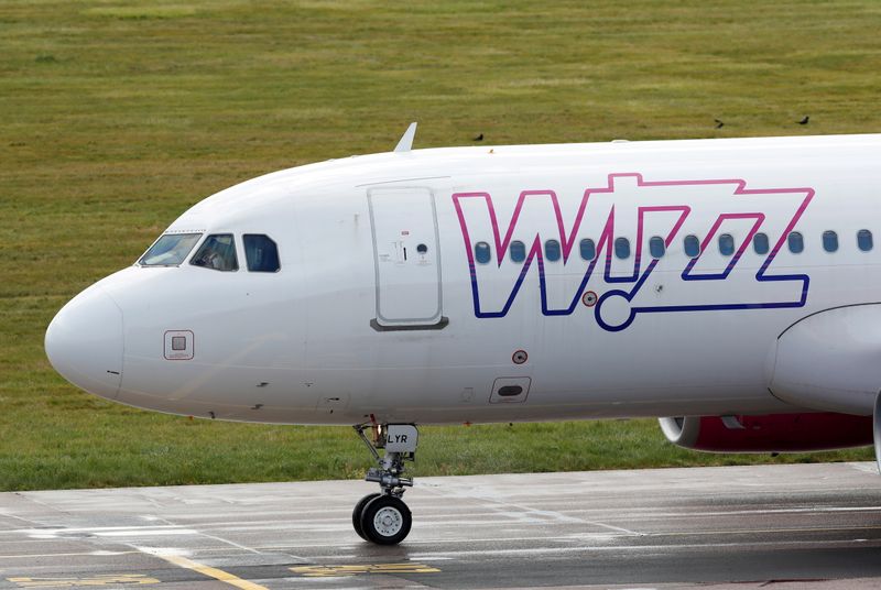 &copy; Reuters. La compagnie aérienne hongroise Wizz Air négocie l'achat d'au moins cent nouveaux monocouloirs avec Airbus, a-t-on appris jeudi de sources industrielles. /Photo d'archives/REUTERS/Andrew Boyers