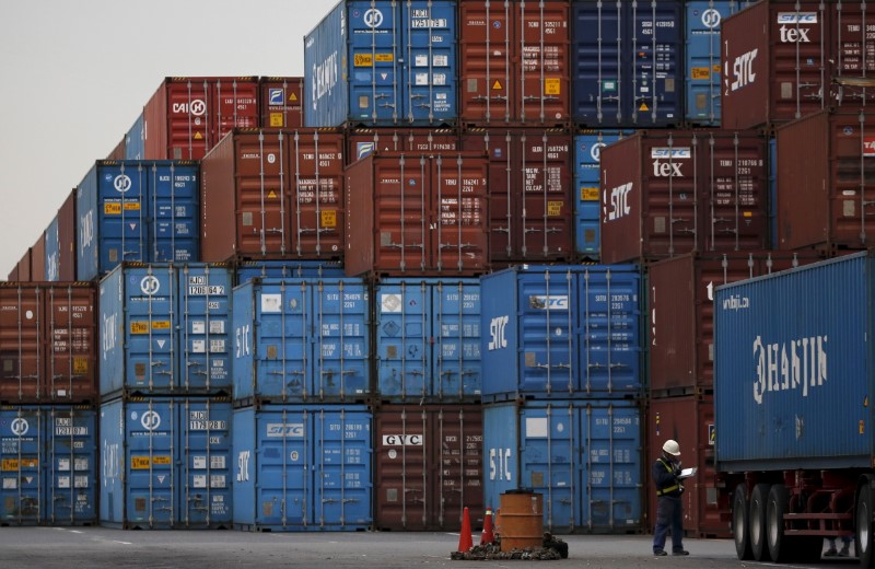 &copy; Reuters. FILE PHOTO: A laborer works in a container area at a port in Tokyo, Japan, March 16, 2016.  REUTERS/Toru Hanai