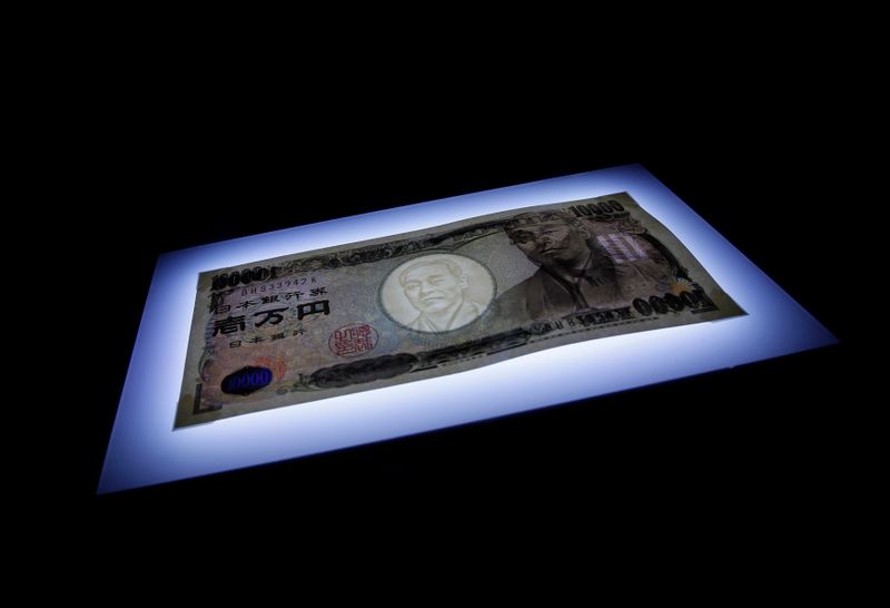 © Reuters. 　９月１０日、政局を材料に日本株は大幅高となっているが、ドル／円はほとんど動いていない。写真は円紙幣。都内で２０１０年１０月撮影（２０２１年　ロイター/Kim Kyung-Hoon）