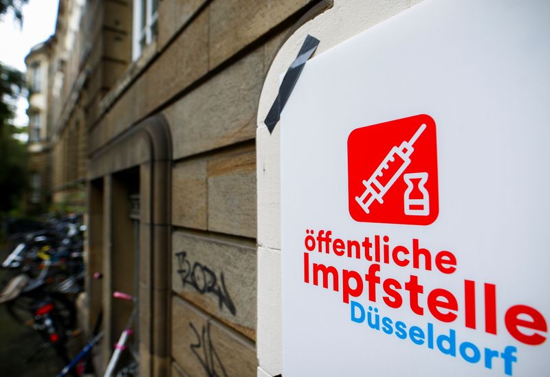 &copy; Reuters. FILE PHOTO: A sign reading "Pubic vaccination point" is seen at the Leibniz-Montessori secondary school, amid the coronavirus disease (COVID-19) pandemic, in Dusseldorf, Germany, August 27, 2021. REUTERS/Thilo Schmuelgen