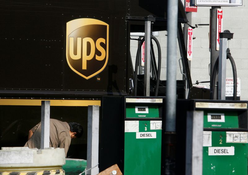 &copy; Reuters. FILE PHOTO: A United Parcel Service (UPS) employee checks his vehicle at a UPS diesel fuel pump facility in Los Angeles, California July 22, 2008.  REUTERS/Fred Prouser/File Photo