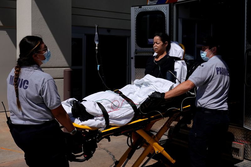 &copy; Reuters. REACT EMS paramedics unload a woman suffering from possible coronavirus disease (COVID-19) symptoms at the hospital in Shawnee, Oklahoma, U.S. September 8, 2021. REUTERS/Nick Oxford