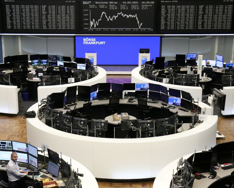 &copy; Reuters. Les Bourses européennes ont terminé en baisse vendredi. À Paris, le CAC 40 a terminé sur un recul de 0,31%, le Footsie britannique a grignoté 0,07% mais le Dax allemand a perdu 0,09%. /Photo prise le 10 septembre 2021/REUTERS