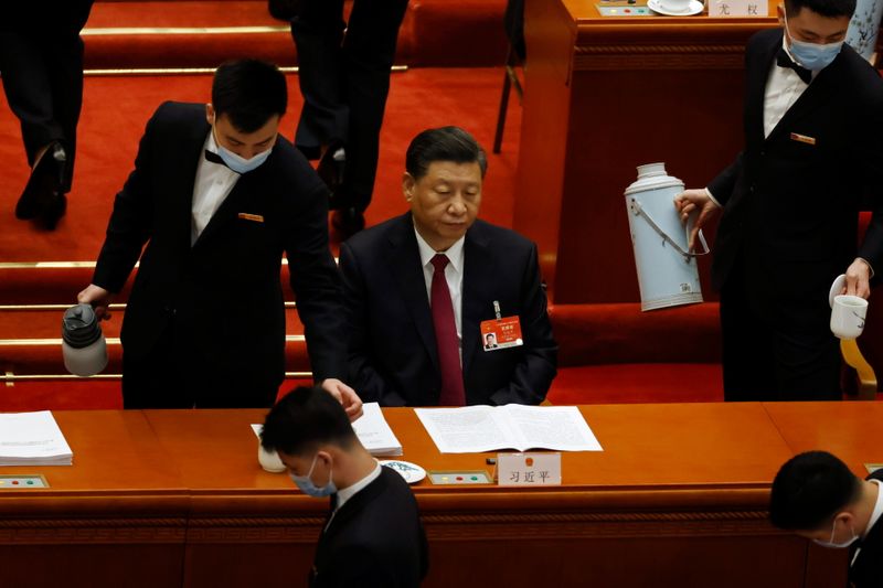&copy; Reuters. FILE PHOTO: Attendants serve tea around Chinese President Xi Jinping at the opening session of the National People's Congress (NPC) at the Great Hall of the People in Beijing, China March 5, 2021. REUTERS/Carlos Garcia Rawlins