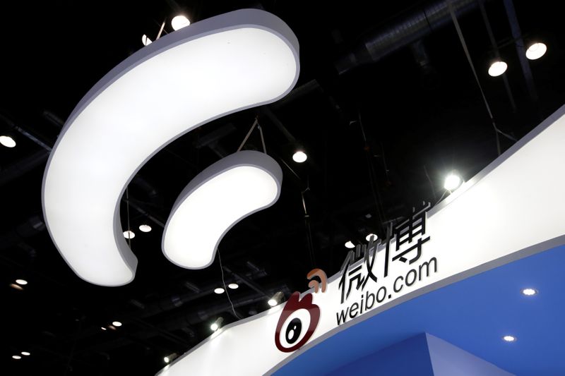 &copy; Reuters. FILE PHOTO: Sina Weibo's booth is pictured at the Global Mobile Internet Conference (GMIC) 2017 in Beijing, China April 28, 2017. REUTERS/Jason Lee