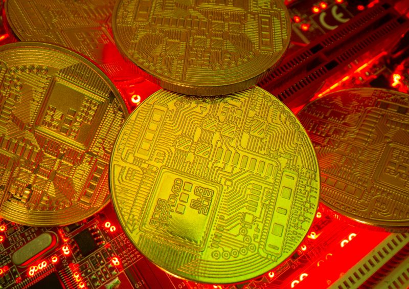 &copy; Reuters. FILE PHOTO: Representations of the virtual currency stand on a motherboard in this picture illustration taken May 20, 2021. REUTERS/Dado Ruvic/Illustration