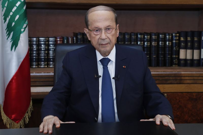 &copy; Reuters. Le président libanais Michel Aoun a dit lundi espérer la reprise des négociations avec le Fonds monétaire international (FMI) alors que le nouveau gouvernement formé vendredi se réunissait pour la première fois au palais présidentiel. /Photo prise