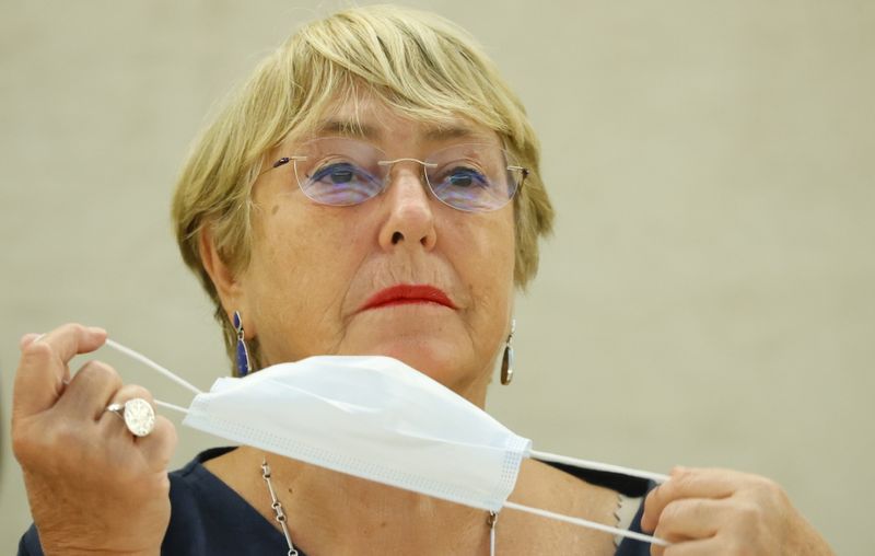 &copy; Reuters. FOTO DE ARCHIVO: La Alta Comisionada de la ONU para los Derechos Humanos, Michelle Bachelet, asiste a una sesión del Consejo de Derechos Humanos en las Naciones Unidas en Ginebra, Suiza, 13 de septiembre de 2021. REUTERS/Denis Balibouse