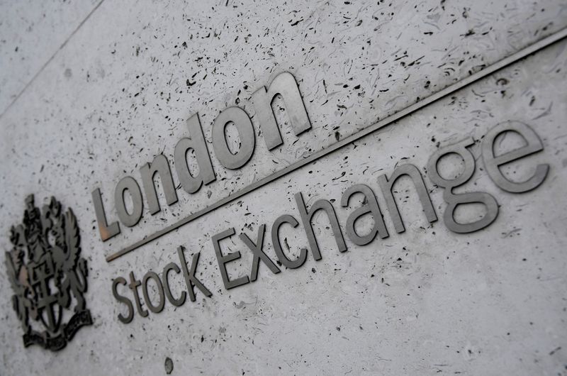 &copy; Reuters. Les Bourses européennes progressent à mi-séance lundi. À Paris, le CAC 40 gagne 0,78%. A Londres, le FTSE 100 prend 0,74% et à Francfort, le Dax avance de 1,06%. /Photo d'archives/REUTERS/Toby Melville