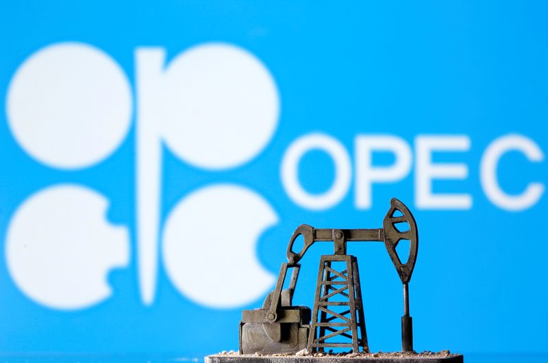 &copy; Reuters. A 3D printed oil pump jack is seen in front of displayed Opec logo in this illustration picture, April 14, 2020. REUTERS/Dado Ruvic/Illustration