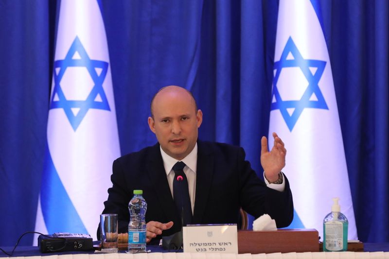 &copy; Reuters. El primer ministro israelí, Naftali Bennett, asiste a una reunión del Gabinete en las oficinas del Ministerio de Asuntos Exteriores en Jerusalén, 12 de septiembre de 2021. Abir Sultan