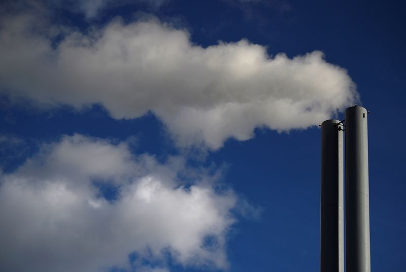 © Reuters. Fumaça em geradora de energia em Dublin
24/09/2018
REUTERS/Clodagh Kilcoyne