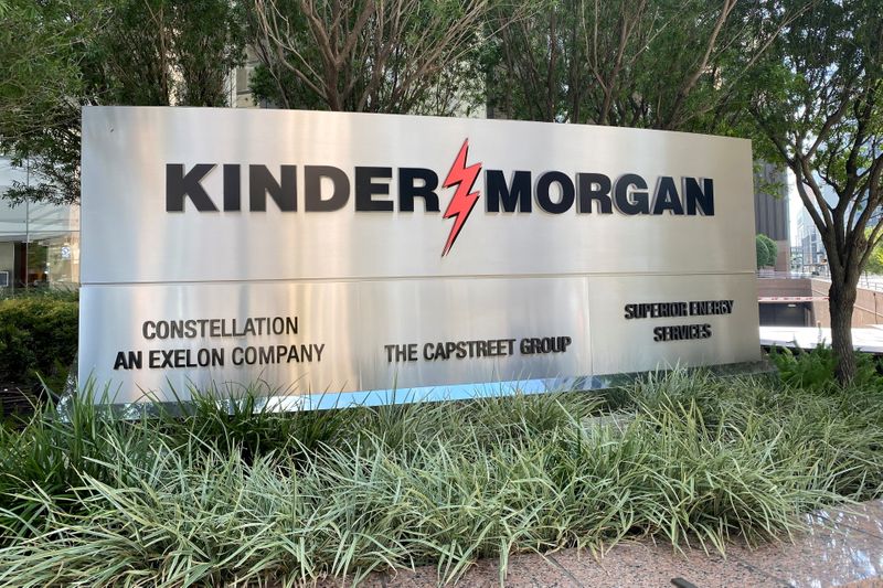 &copy; Reuters.  FILE PHOTO: The headquarters of U.S. energy exporter and pipeline operator Kinder Morgan Inc. is seen in Houston, Texas, U.S. September 27, 2020.  REUTERS/Gary McWilliams/File Photo