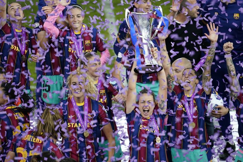 &copy; Reuters. Jogadores do Barcelona comemoram conquista do título da Liga dos Campeões feminina
16/05/2021 Bjorn Larsson Rosvall/TT News Agency via REUTERS