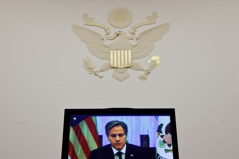 &copy; Reuters. وزير الخارجية الأمريكي أنتوني بلينكن يدلي بشهادته خلال جلسة عبر الإنترنت أمام لجنة الشؤون الخارجية بمجلس النواب في واشنطن يوم الاثنين. تصو