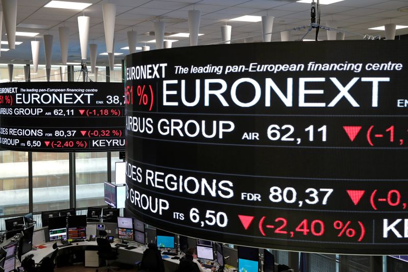 &copy; Reuters. Les principales Bourses européennes sont attendues sans grand changement mardi. Les contrats à terme sur indices suggèrent une quasi-stabilité pour le CAC 40 à Paris, une hausse de 0,09% pour le Dax à Francfort et de 0,16% pour l'EuroStoxx 50 et un 