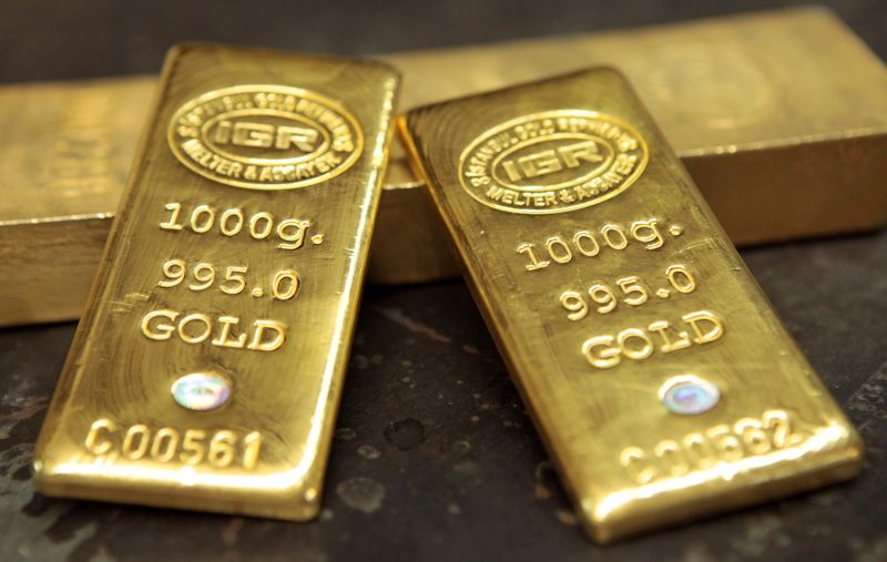الذهب يصعد لأعلى مستوى في أسبوع مع تراجع الدولار بعد بيانات التضخم
