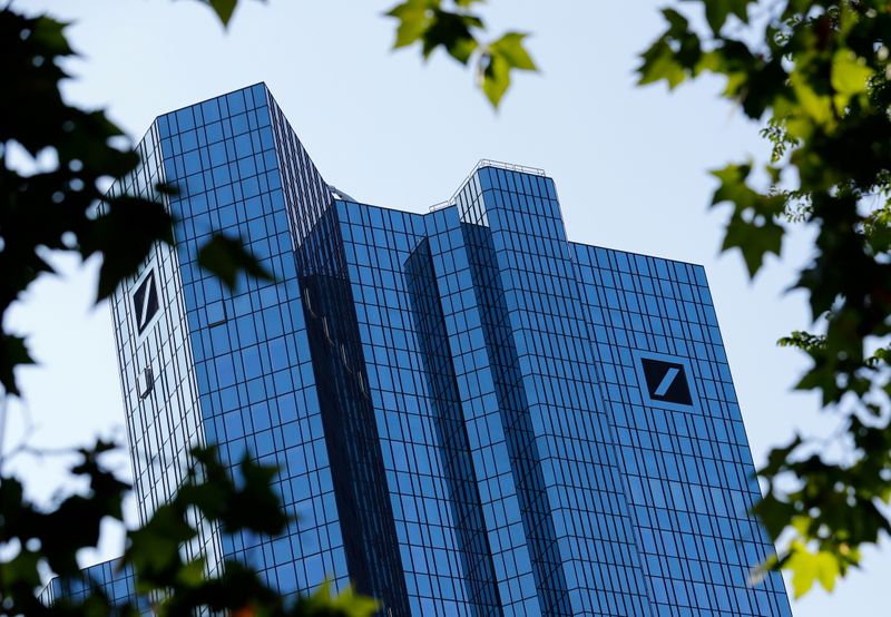 © Reuters. FILE PHOTO: The headquarters of Germany's Deutsche Bank are pictured in Frankfurt, Germany, September 21, 2020. REUTERS/Ralph Orlowski/File Photo