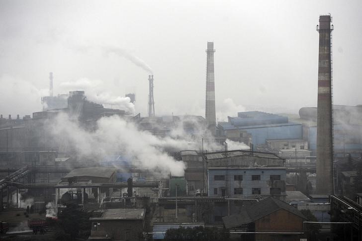 &copy; Reuters. Smoke billows from a coking factory in Hefei, Anhui province March 2, 2012. Pollution by particulate matter smaller than 2.5 micrometers in diameter (PM2.5) has been a hot topic on the Internet for months and is now set to be a hot topic at China's upcomi