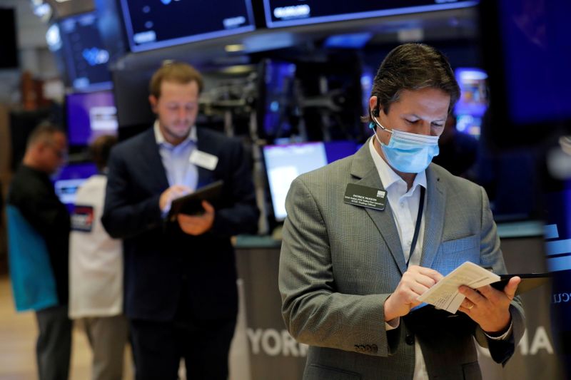 © Reuters. La Bourse de New York a ouvert dans le vert mardi. L'indice Dow Jones gagne 0,24% et le Standard & Poor's 500, plus large, progresse de 0,35%. Le Nasdaq Composite prenait pour sa part 0,47% à l'ouverture. /Photo prise le 11 août 2021/REUTERS/Andrew Kelly