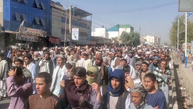&copy; Reuters. People hold a protest march against the Taliban's decision to force them to leave their homes in Kandahar, Afghanistan September 14, 2021, in this still image taken from video.   ASVAKA News Agency/Handout via REUTERS    