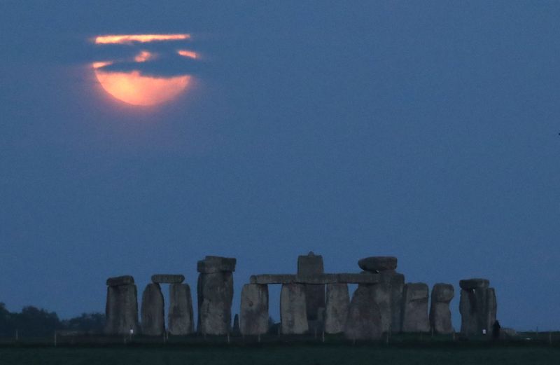 &copy; Reuters. Monumentos pré-históricos de Stonehenge, no Reino Unido
26/05/2021
REUTERS/Peter Cziborra