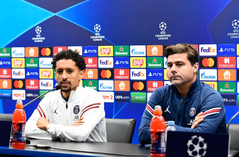 &copy; Reuters. Técnico do PSG, Mauricio Pochettino, e capitão do time, Marquinhos, em entrevista coletiva
14/09/2021
REUTERS/Piroschka Van De Wouw