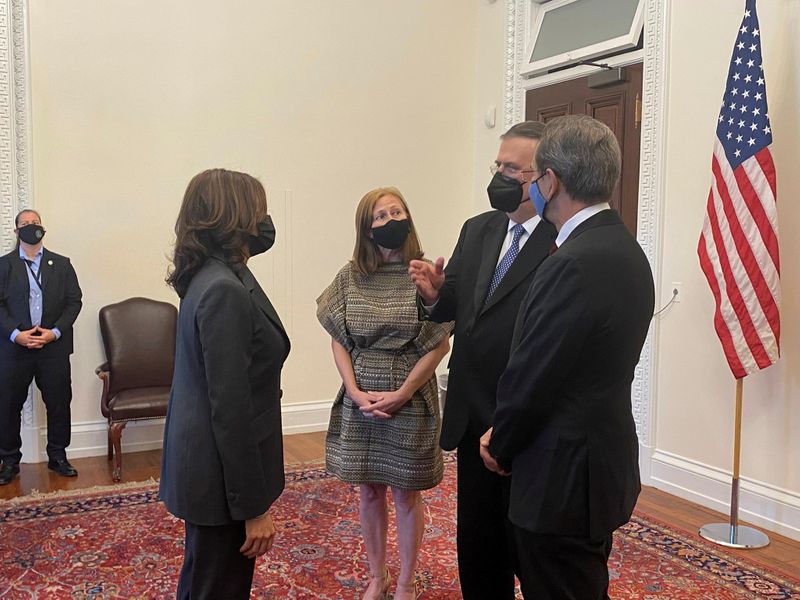 &copy; Reuters. FILE PHOTO: Mexican Foreign Minister Marcelo Ebrard chats with U.S. Vice President Kamala Harris, U.S. Secretary of State Anthony Blinken and Mexican Economy Minister Tatiana Clouthier before the so-called High-Level Economic Dialogue (HLED) that seek to 