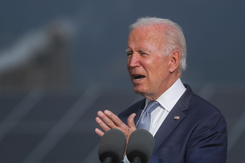 &copy; Reuters. U.S. President Joe Biden makes remarks to promote his infrastructure spending proposals during a visit to the National Renewable Energy Laboratory (NREL), in Golden, Colorado, U.S. September 14, 2021. REUTERS/Leah Millis