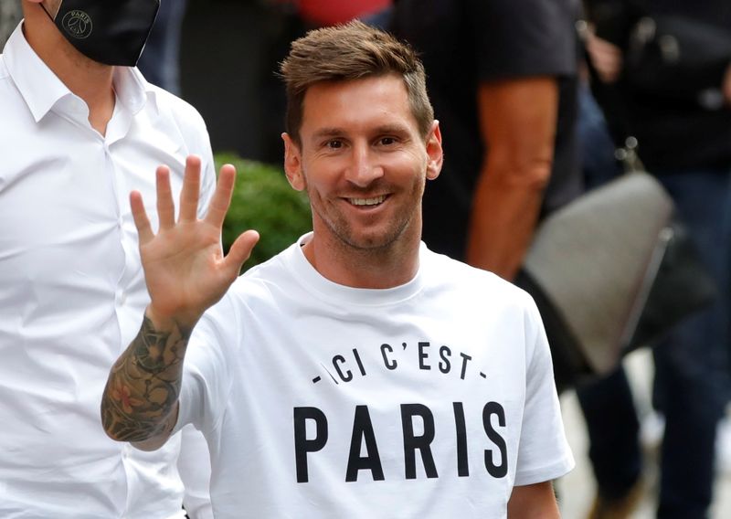 &copy; Reuters. FOTO DE ARCHIVO: El futbolista argentino Lionel Messi a su llegada al hotel Le Royal Monceau de París, Francia, el 10 de agosto de 2021. REUTERS/Sarah Meyssonnier