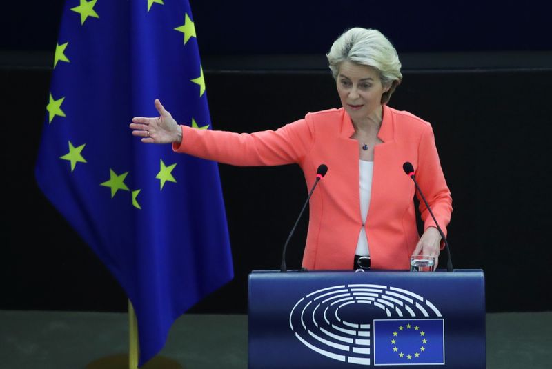 &copy; Reuters. La presidenta de la Comisión Europea, Ursula von der Leyen, pronuncia un discurso durante un debate sobre "El estado de la Unión Europea" en el Parlamento Europeo en Estrasburgo, Francia, 15 de septiembre de 2021. REUTERS/Yves Herman