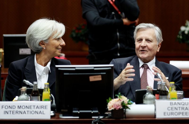 &copy; Reuters. FILE PHOTO: IMF President Christine Lagarde (L) and European Central Bank President Jean-Claude Trichet (R) attend a euro zone summit in Brussels October 23, 2011.      REUTERS/Yves Herman